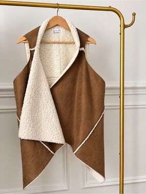 Melrose & Market Faux Fur Shearling Lined Suede Vest – Camel | One Size